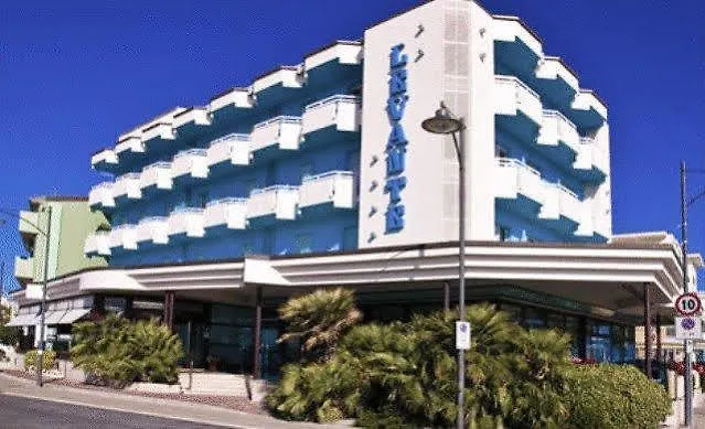 Levante 4*