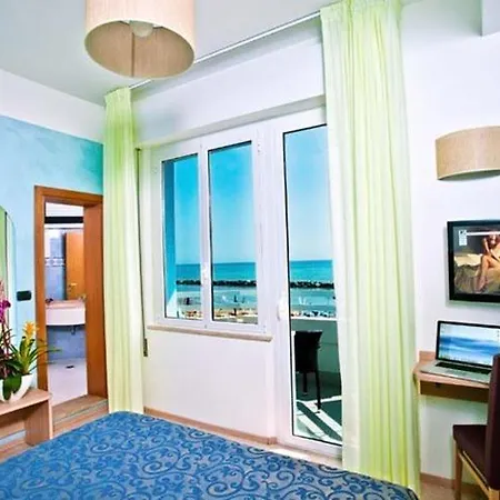 Levante Hotel 4*